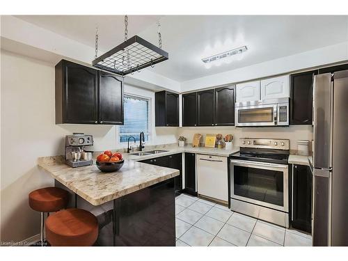 6 Wellington Avenue E, Oshawa, ON - Indoor Photo Showing Kitchen With Double Sink