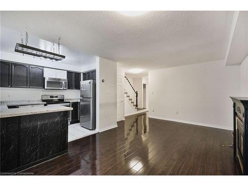 6 Wellington Avenue E, Oshawa, ON - Indoor Photo Showing Kitchen