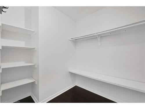 6 Wellington Avenue E, Oshawa, ON - Indoor With Storage