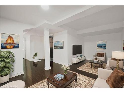 6 Wellington Avenue E, Oshawa, ON - Indoor Photo Showing Living Room