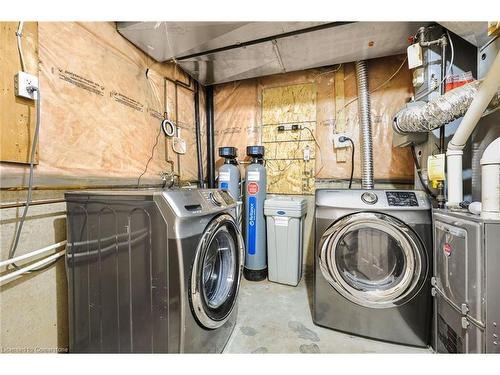 6 Wellington Avenue E, Oshawa, ON - Indoor Photo Showing Laundry Room