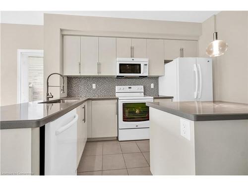 59-515 Winston Road Road, Grimsby, ON - Indoor Photo Showing Kitchen