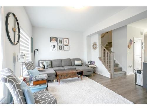 5-314 Equestrian Way, Cambridge, ON - Indoor Photo Showing Living Room