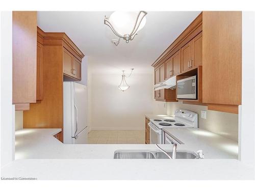 827-25 Austin Drive, Markham, ON - Indoor Photo Showing Kitchen With Double Sink