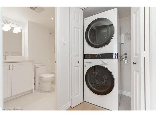 827-25 Austin Drive, Markham, ON - Indoor Photo Showing Laundry Room