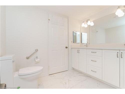 827-25 Austin Drive, Markham, ON - Indoor Photo Showing Bathroom