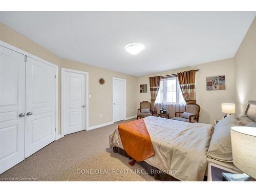 21 Bellagio Avenue, Hamilton, ON - Indoor Photo Showing Bedroom