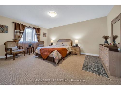 21 Bellagio Avenue, Hamilton, ON - Indoor Photo Showing Bedroom