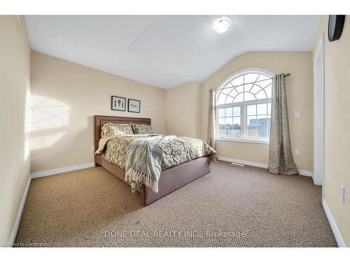 21 Bellagio Avenue, Hamilton, ON - Indoor Photo Showing Bedroom