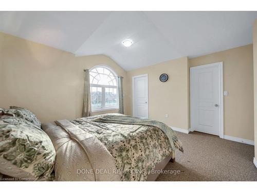 21 Bellagio Avenue, Hamilton, ON - Indoor Photo Showing Bedroom