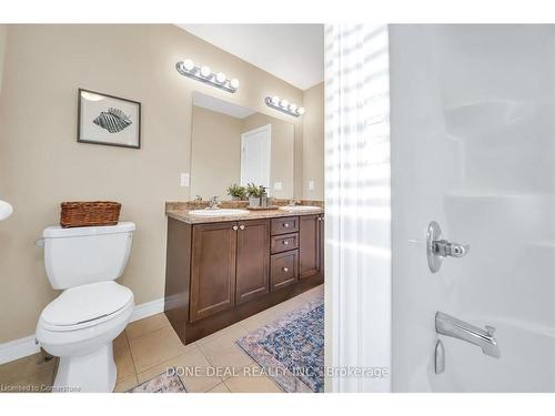 21 Bellagio Avenue, Hamilton, ON - Indoor Photo Showing Bathroom