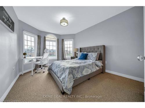 21 Bellagio Avenue, Hamilton, ON - Indoor Photo Showing Bedroom