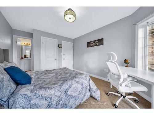 21 Bellagio Avenue, Hamilton, ON - Indoor Photo Showing Bedroom