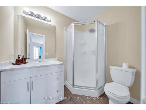 21 Bellagio Avenue, Hamilton, ON - Indoor Photo Showing Bathroom