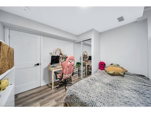 21 Bellagio Avenue, Hamilton, ON - Indoor Photo Showing Bedroom