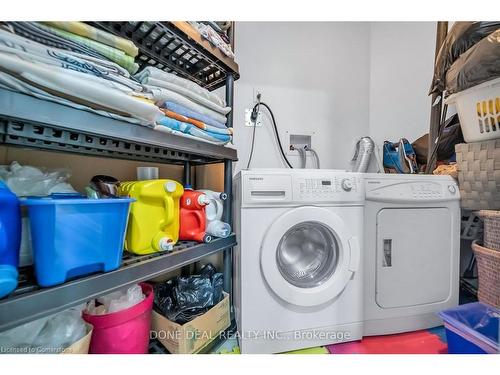 21 Bellagio Avenue, Hamilton, ON - Indoor Photo Showing Laundry Room