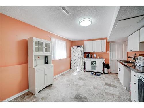 Bsmt-15 Ferguson Drive, Barrie, ON - Indoor Photo Showing Kitchen