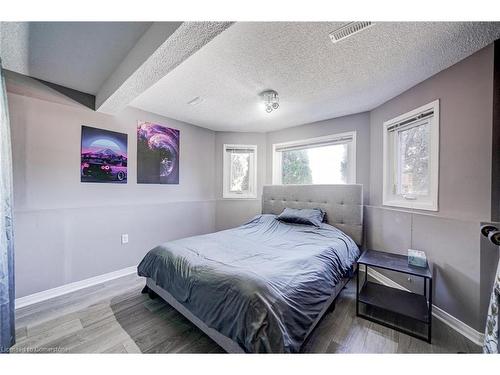 Bsmt-15 Ferguson Drive, Barrie, ON - Indoor Photo Showing Bedroom