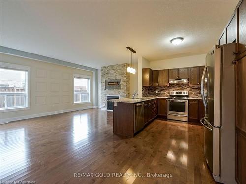 90 Laverty Crescent, Orangeville, ON - Indoor Photo Showing Kitchen With Upgraded Kitchen