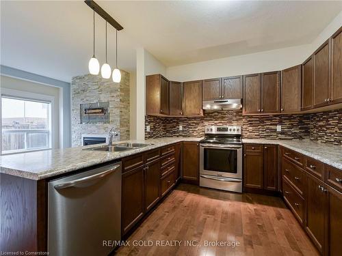 90 Laverty Crescent, Orangeville, ON - Indoor Photo Showing Kitchen With Double Sink With Upgraded Kitchen