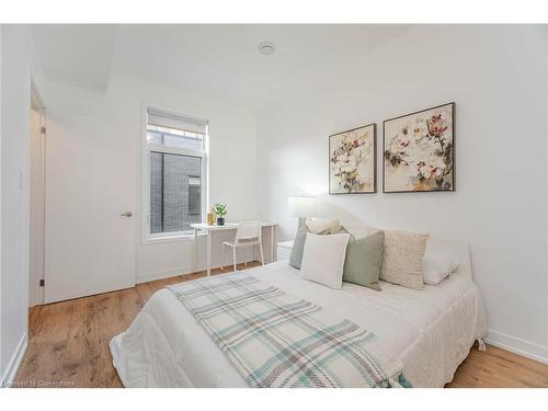 31-1720 Simcoe Street, Oshawa, ON - Indoor Photo Showing Bedroom