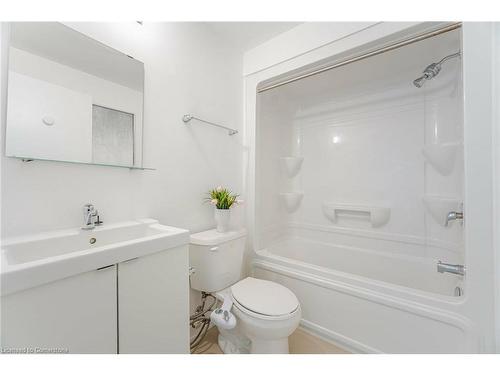 31-1720 Simcoe Street, Oshawa, ON - Indoor Photo Showing Bathroom