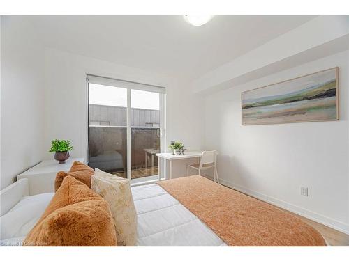 31-1720 Simcoe Street, Oshawa, ON - Indoor Photo Showing Bedroom