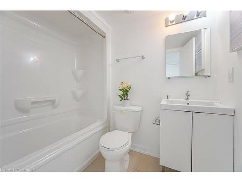 31-1720 Simcoe Street, Oshawa, ON - Indoor Photo Showing Bathroom