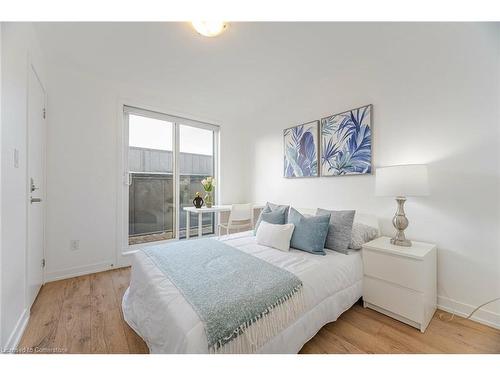 31-1720 Simcoe Street, Oshawa, ON - Indoor Photo Showing Bedroom