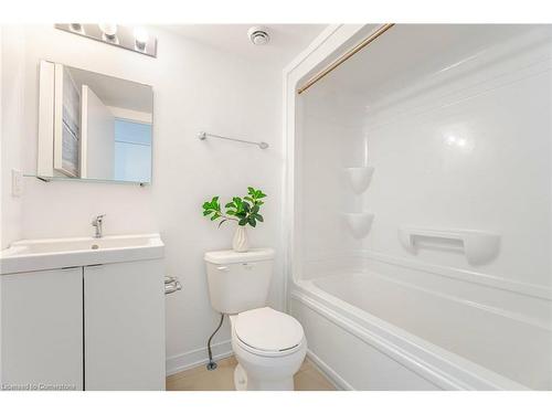 31-1720 Simcoe Street, Oshawa, ON - Indoor Photo Showing Bathroom