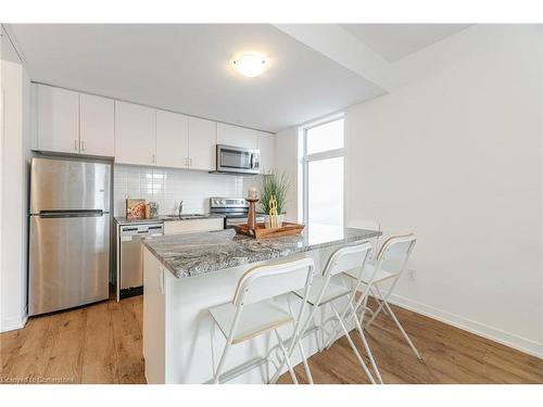 31-1720 Simcoe Street, Oshawa, ON - Indoor Photo Showing Kitchen With Upgraded Kitchen