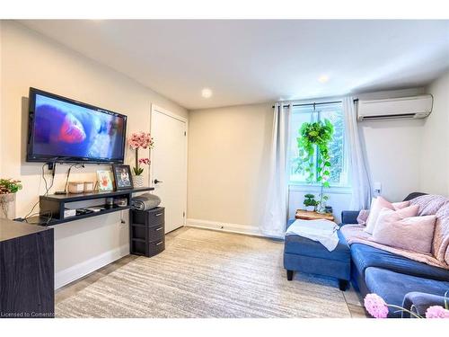 18 Ewing Street, Georgetown, ON - Indoor Photo Showing Living Room