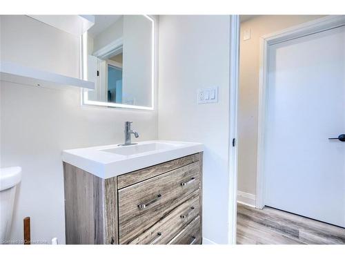 18 Ewing Street, Georgetown, ON - Indoor Photo Showing Bathroom