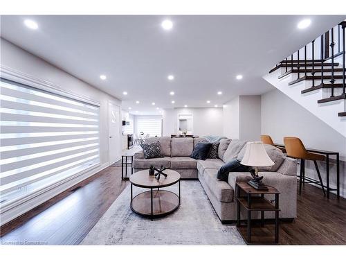 885 Glen Cedar Drive, Peterborough, ON - Indoor Photo Showing Living Room