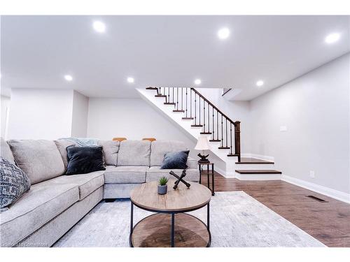 885 Glen Cedar Drive, Peterborough, ON - Indoor Photo Showing Living Room