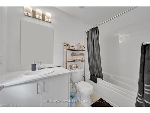 123 Povey Road, Fergus, ON - Indoor Photo Showing Bathroom