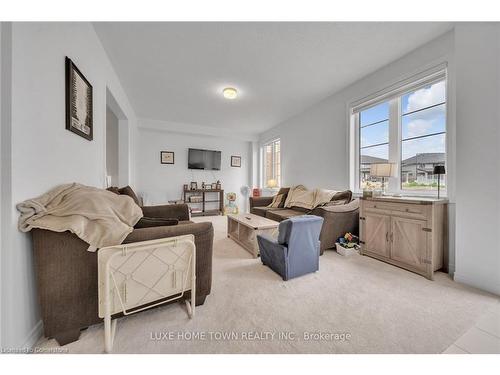 123 Povey Road, Fergus, ON - Indoor Photo Showing Living Room