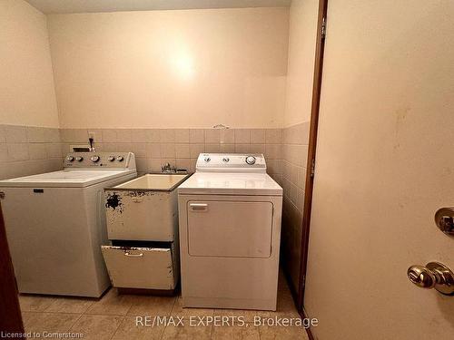 75 Wendy Crescent, London, ON - Indoor Photo Showing Laundry Room