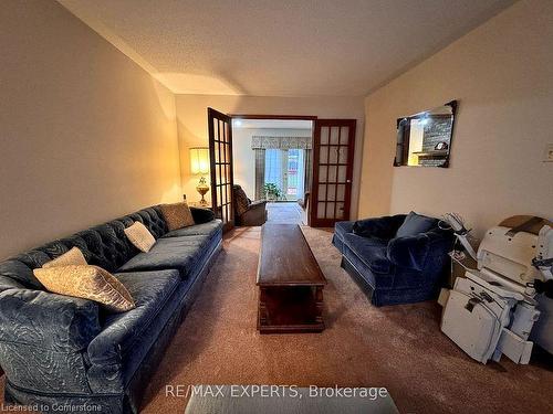 75 Wendy Crescent, London, ON - Indoor Photo Showing Living Room