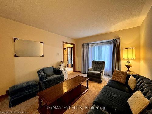 75 Wendy Crescent, London, ON - Indoor Photo Showing Living Room