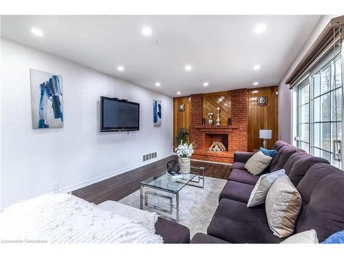 67 Massey Street, Brampton, ON - Indoor Photo Showing Living Room