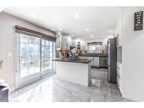 67 Massey Street, Brampton, ON - Indoor Photo Showing Kitchen With Upgraded Kitchen