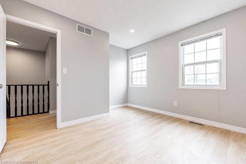 Upper-48 White Sands (Upper) Court, Kitchener, ON - Indoor Photo Showing Other Room