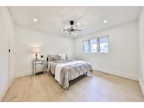 3469 Credit Heights Drive, Mississauga, ON - Indoor Photo Showing Bedroom