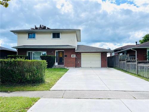 7086 Centennial Street, Niagara Falls, ON - Outdoor With Facade