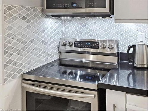 7086 Centennial Street, Niagara Falls, ON - Indoor Photo Showing Kitchen With Stainless Steel Kitchen