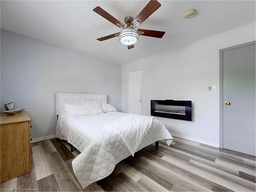 7086 Centennial Street, Niagara Falls, ON - Indoor Photo Showing Bedroom