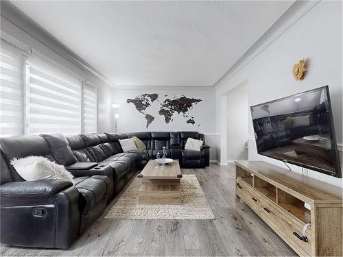 7086 Centennial Street, Niagara Falls, ON - Indoor Photo Showing Living Room