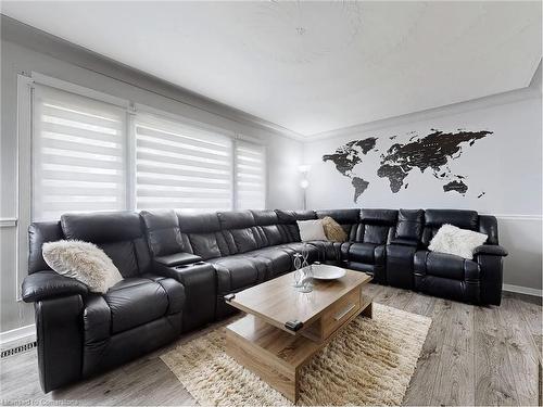 7086 Centennial Street, Niagara Falls, ON - Indoor Photo Showing Living Room