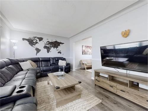 7086 Centennial Street, Niagara Falls, ON - Indoor Photo Showing Living Room